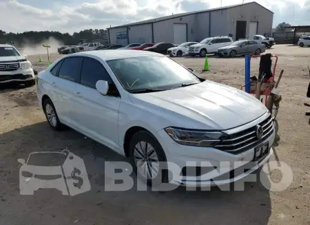 3VWCB7BU8KM218569
