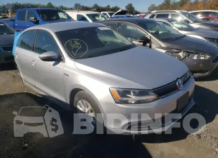 3VW2B7AJ1HM324275