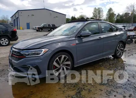 3VW5T7BUXLM105052