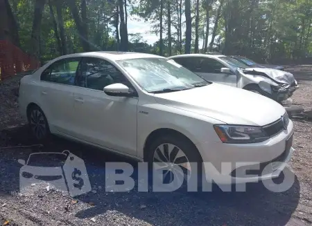 3VW637AJ2EM323971