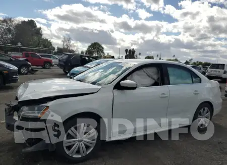 3VW2B7AJ7HM217411