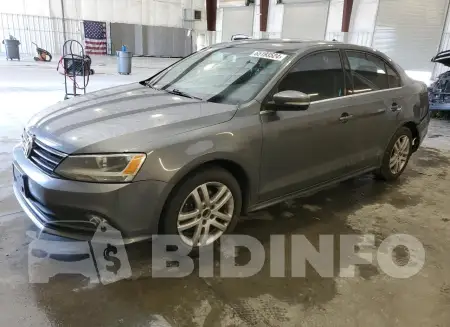 3VWLA7AJ8FM247182