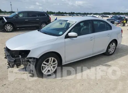 3VW2B7AJ7JM242007