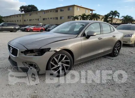 7JR102FK2KG010033