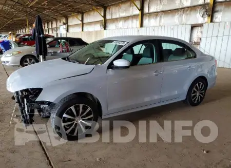 3VW2B7AJ7HM411372