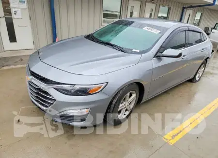 1G1ZB5ST4SF105977