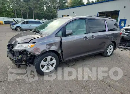 5TDKZ3DC9JS951042