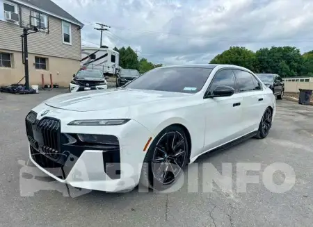 WBA33EJ0XRCP25744