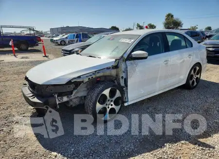 3VW2B7AJ4HM218645
