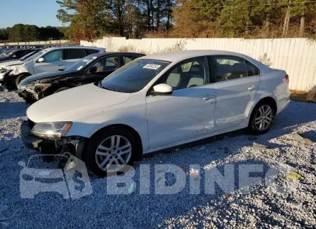 3VW2B7AJXHM261371