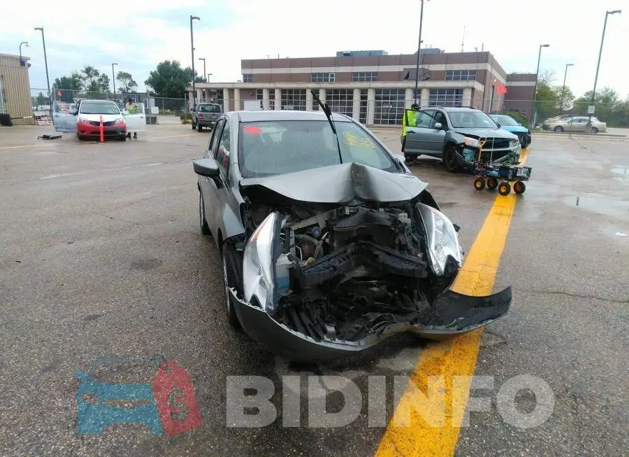 3N1CE2CP7FL350940 Photo# 6
