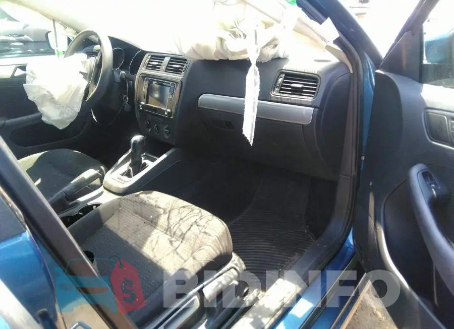 3VW2B7AJ5HM255090 Photo# 5