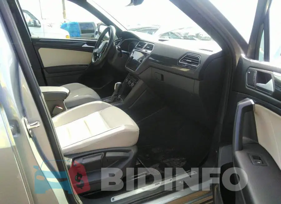 3VV4B7AX2MM114943 Photo# 5