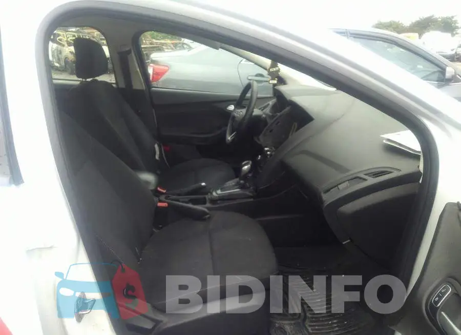 1FADP3F2XJL305258 Photo# 5