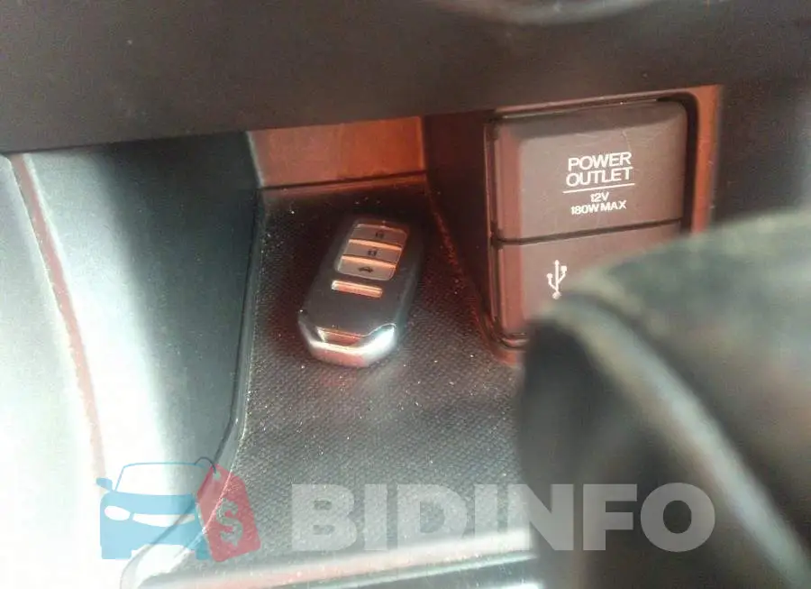 1HGCR6F70FA800196 Photo# 11
