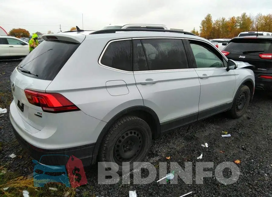 3VV2B7AX7JM187874 Photo# 4