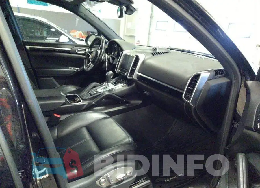 WP1AE2A21HLA70472 Photo# 5