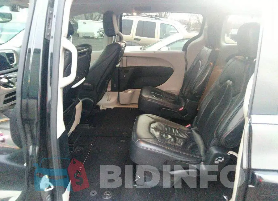 2C4RC1EG7JR293865 Photo# 8