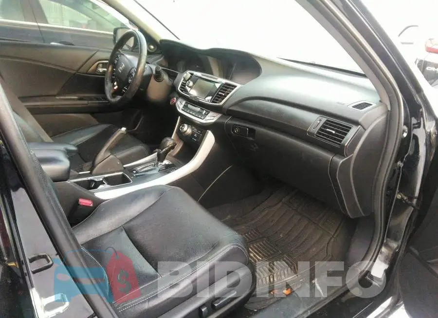 1HGCR6F72FA800412 Photo# 5