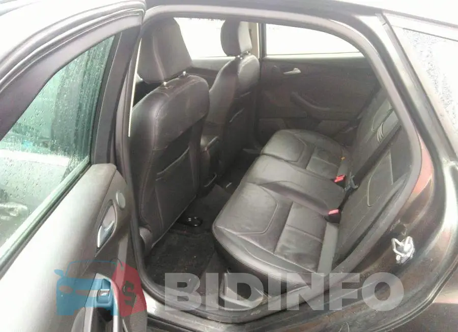 1FADP3N21GL223042 Photo# 8