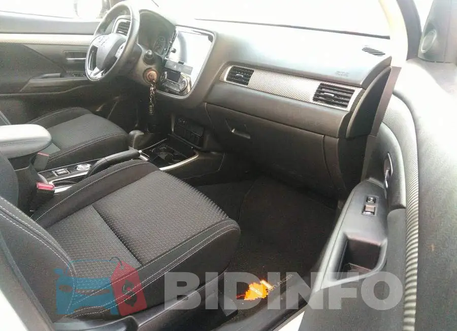 JA4AZ2A39JZ606743 Photo# 5