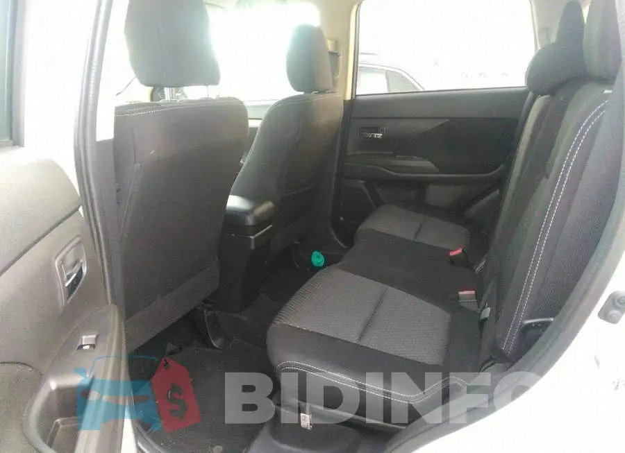 JA4AZ2A39JZ606743 Photo# 8