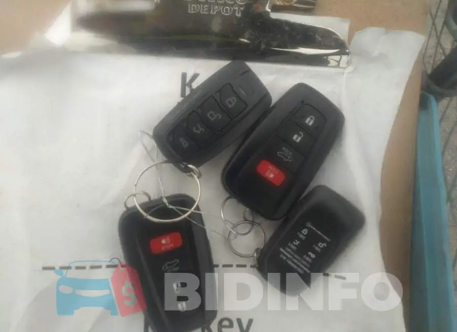 2T3R1RFV8MC155524 Photo# 11