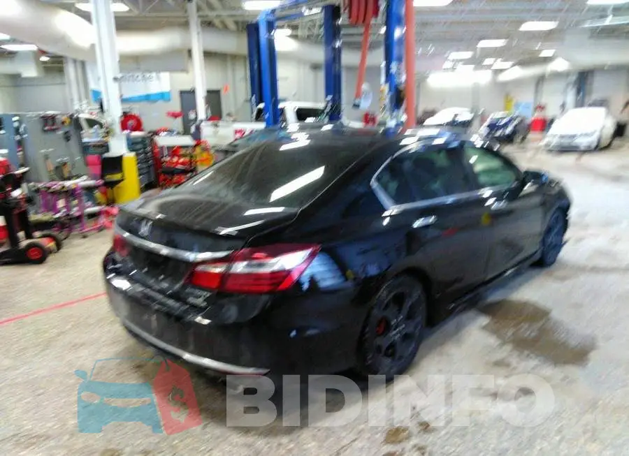 1HGCR2F67HA807147 Photo# 4