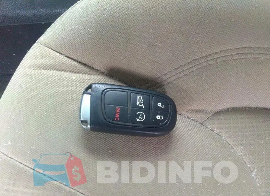 1C4PJLCB8GW157745 Photo# 11