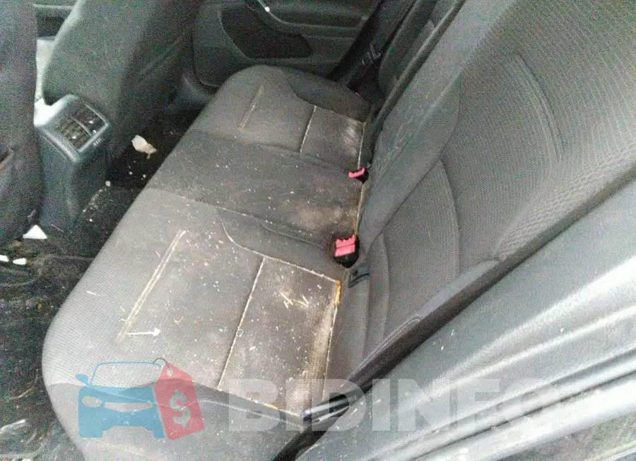 3VW217AU8GM052674 Photo# 8