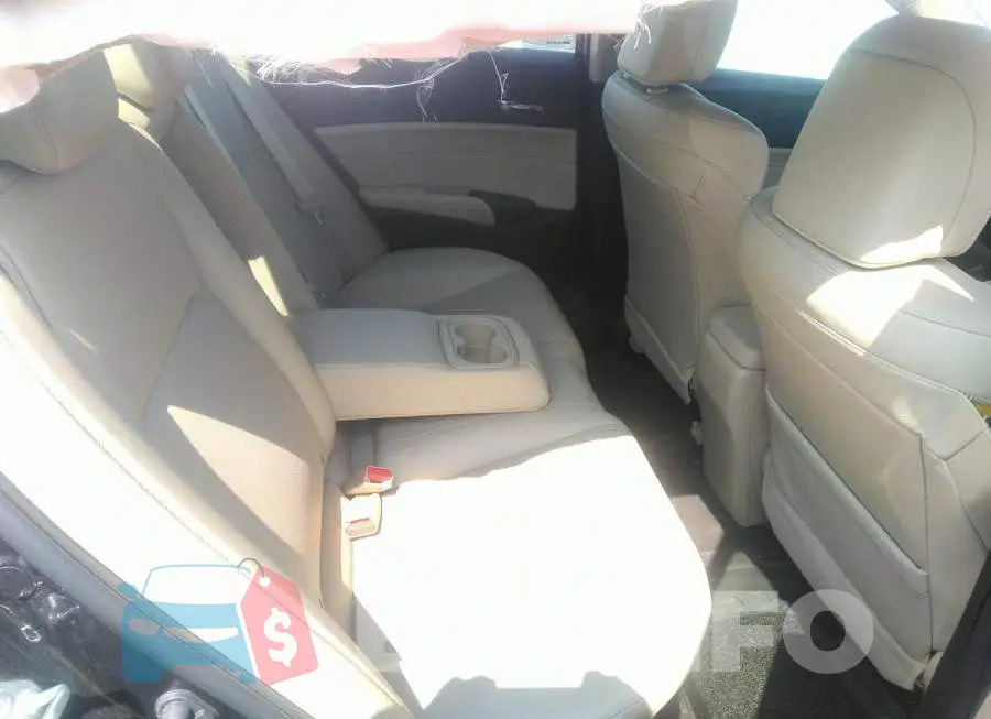 19UDE2F75GA802455 Photo# 8