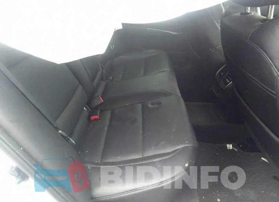 19UUB1F52JA800722 Photo# 8