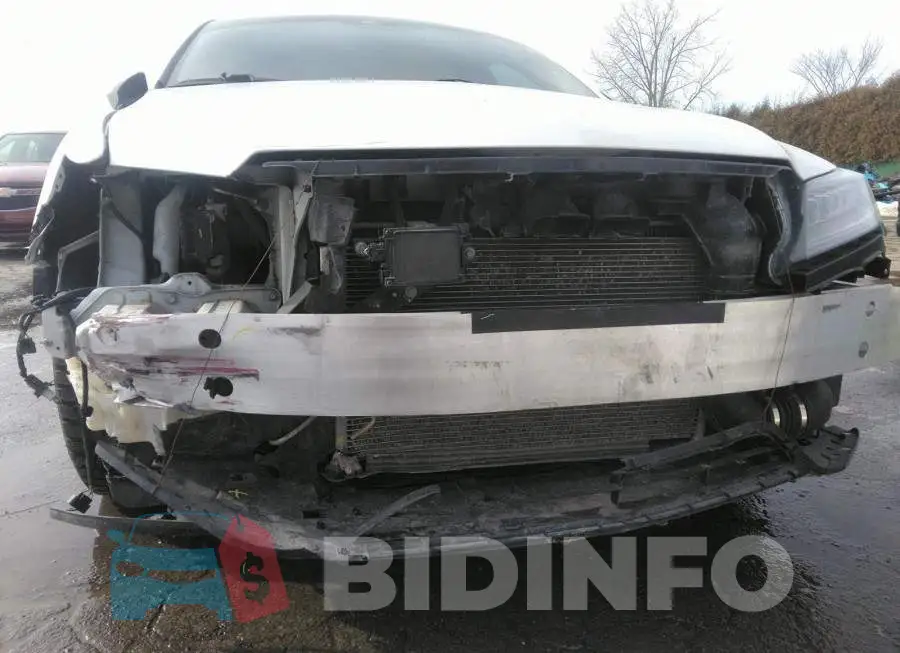 19UDE2F77JA801315 Photo# 6