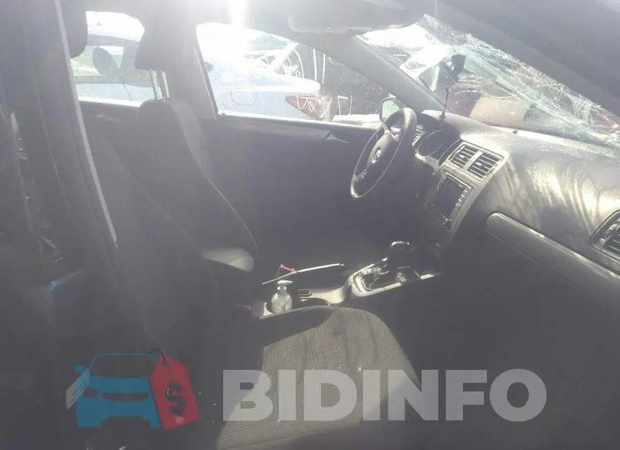 3VW2B7AJ2HM202282 Photo# 5