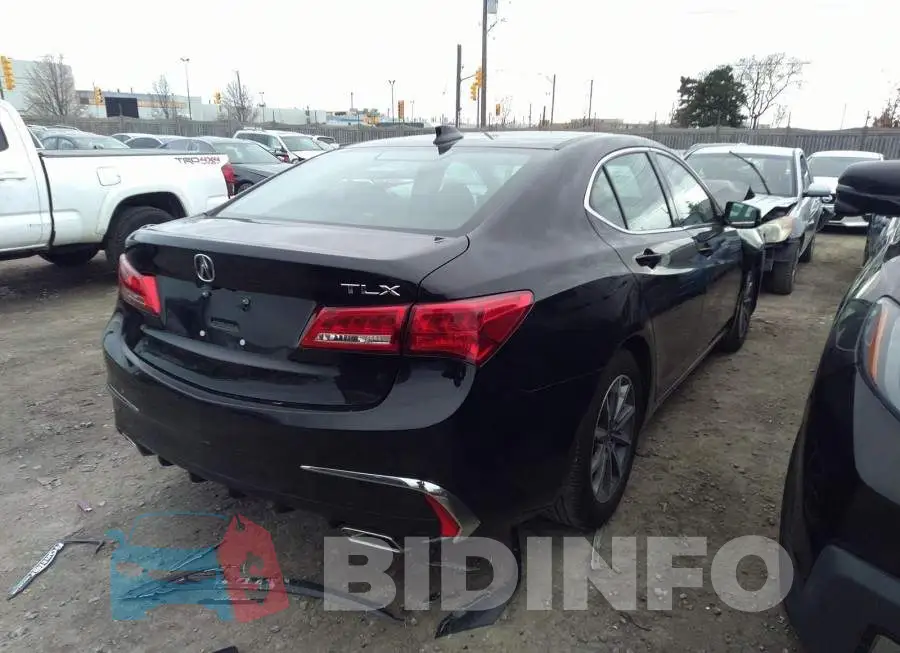 19UUB1F52JA801384 Photo# 4