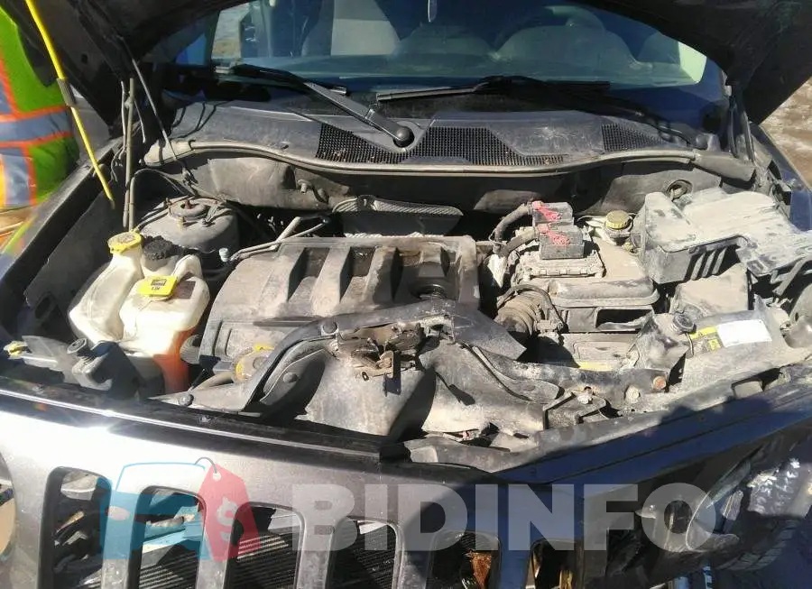 1C4NJRAB6FD238637 Photo# 10