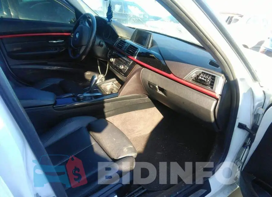 WBA8A3C55GK689960 Photo# 5