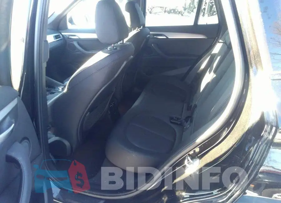 WBXJG9C03M3M76363 Photo# 8