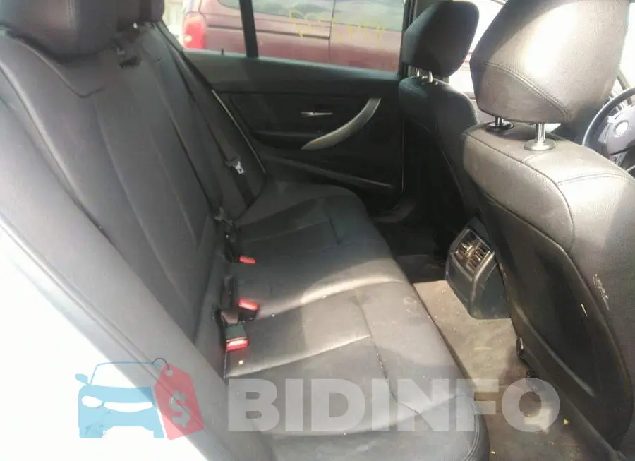 WBA8A3C56HK691816 Photo# 8