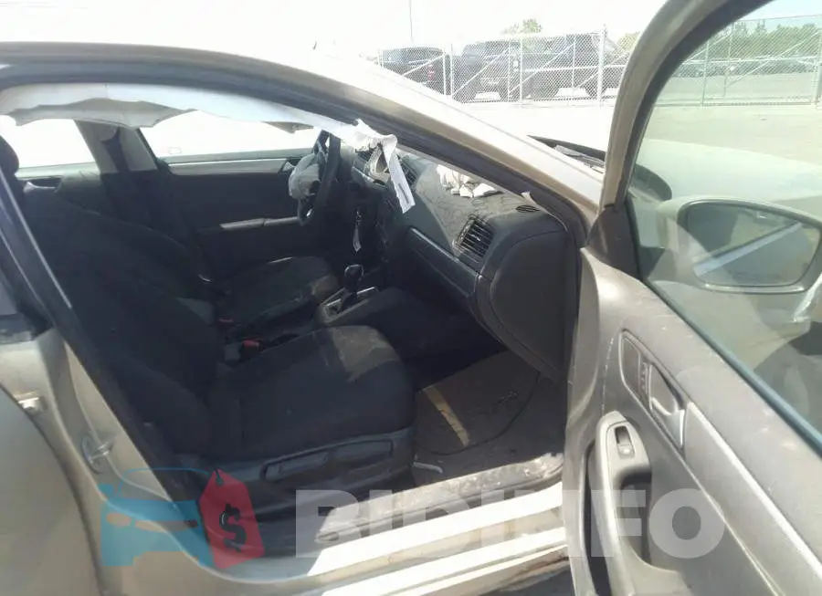 3VW2K7AJ3FM243338 Photo# 5