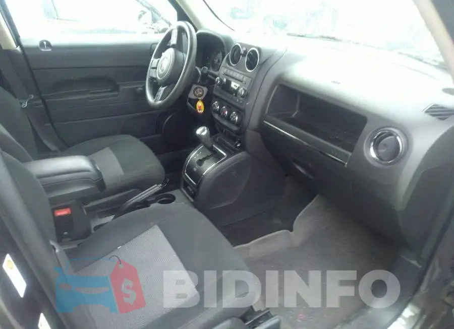 1C4NJPAB1FD201399 Photo# 5