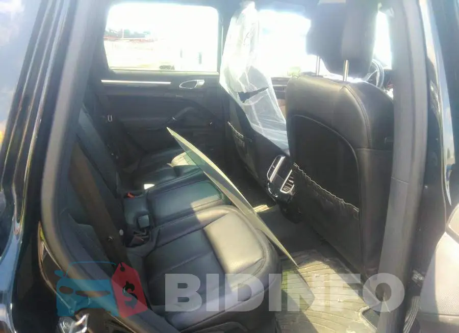 WP1AA2A29HKA83018 Photo# 8