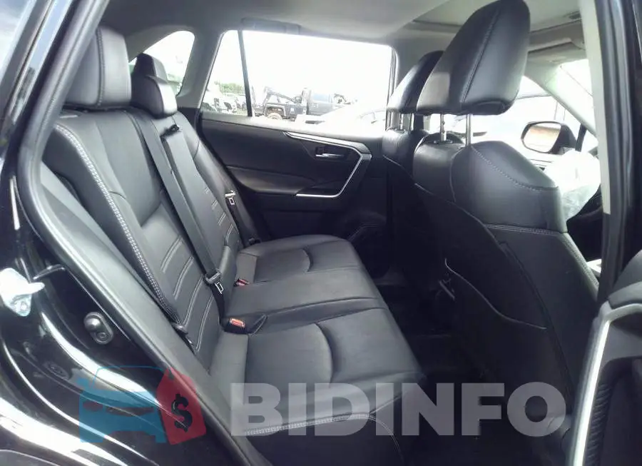 2T3R1RFV8MC218637 Photo# 8