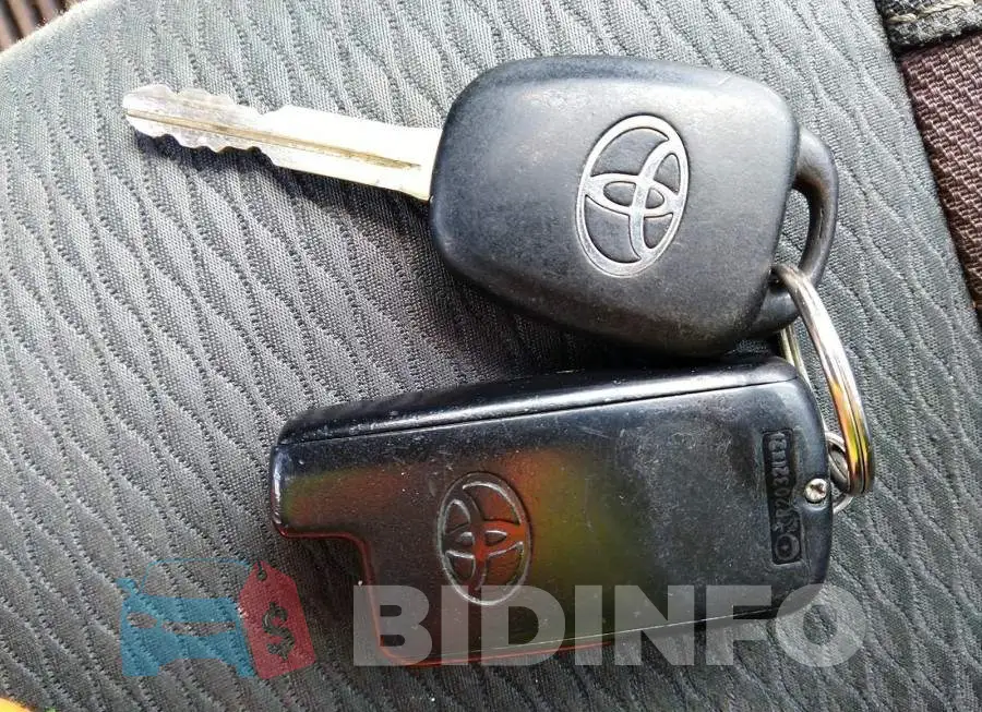 2T1BURHE6HC950401 Photo# 11