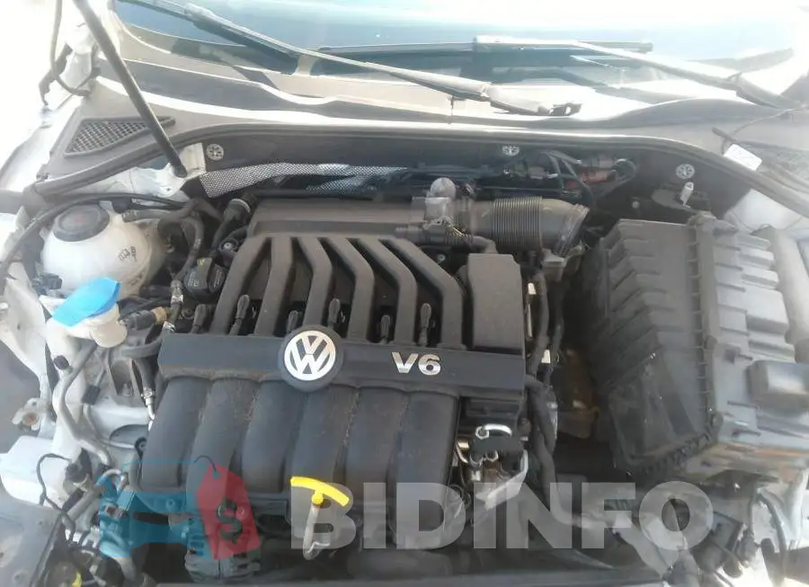 1VWJM7A37JC032113 Photo# 10