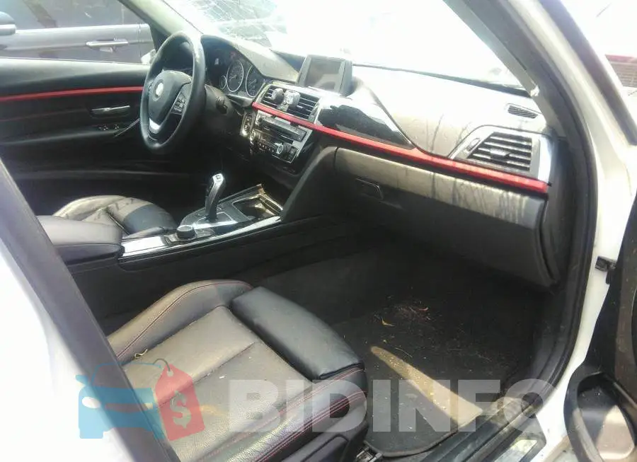 WBA8A3C50GK690465 Photo# 5