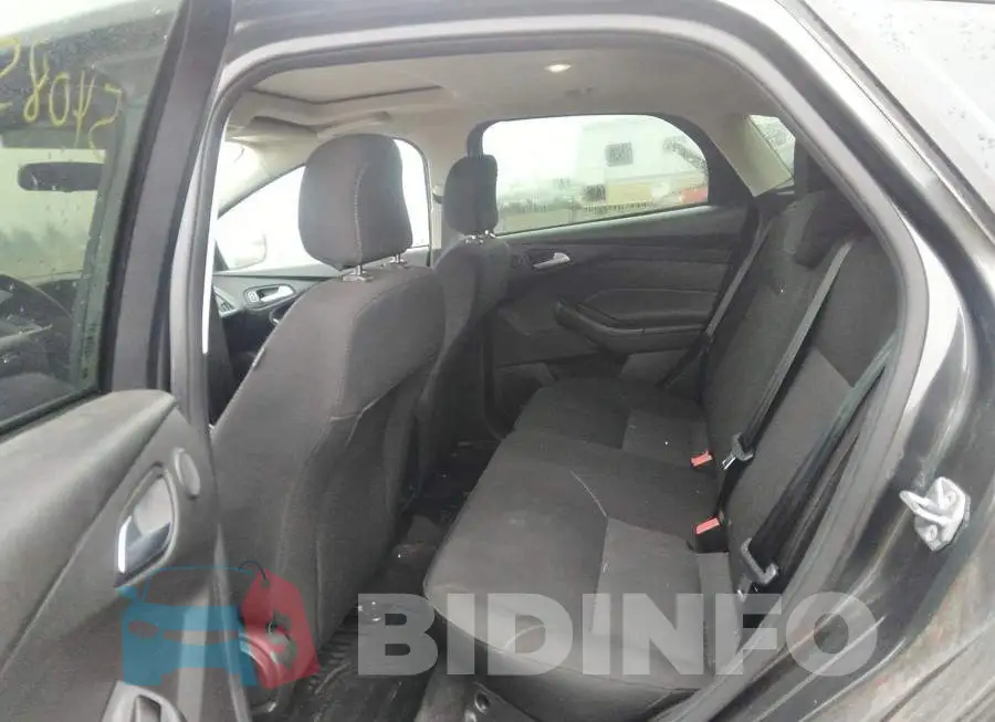 1FADP3M27JL329133 Photo# 8