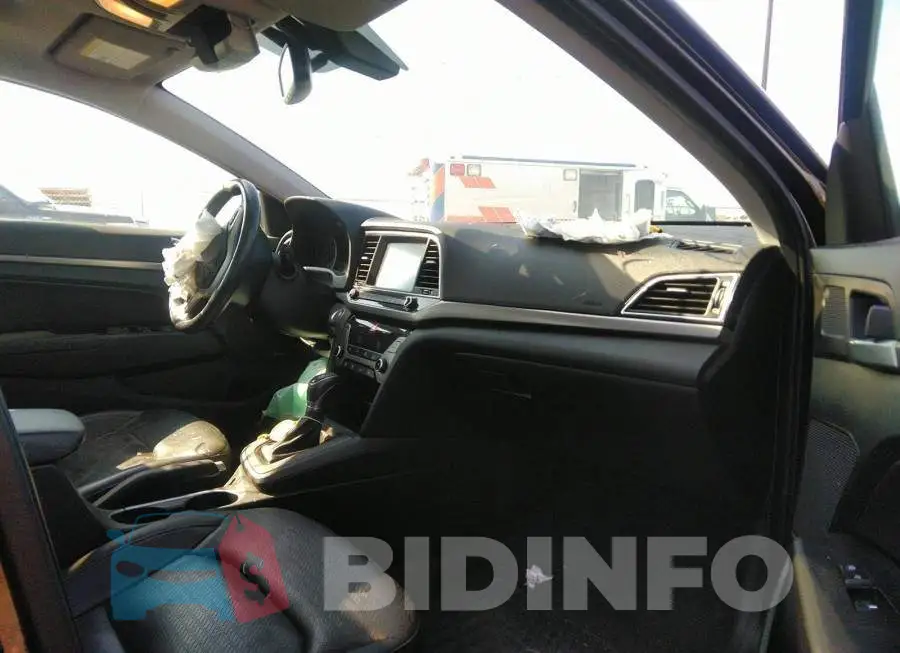 KMHD84LF1HU090728 Photo# 5 KMHD84LF1HU090728 Photo# 5