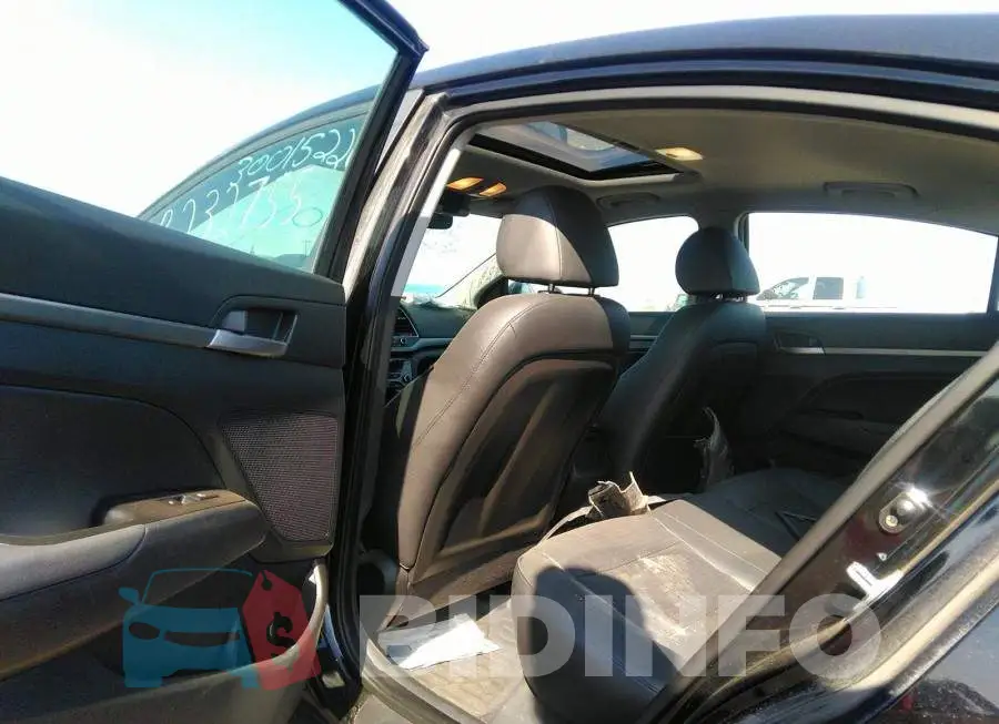 KMHD84LF1HU090728 Photo# 8 KMHD84LF1HU090728 Photo# 8