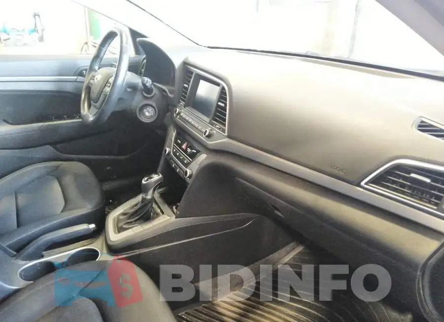 KMHD84LF8HU331619 Photo# 5 KMHD84LF8HU331619 Photo# 5